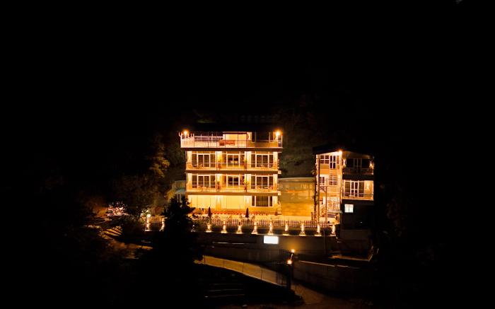The Glass House Gethia