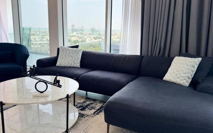 ASHRI Luxe Apt near Metro | Dubai Frame