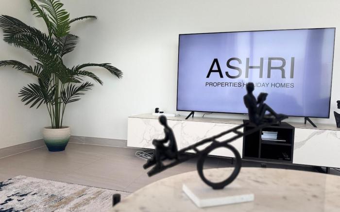 ASHRI Luxe Apt near Metro | Dubai Frame