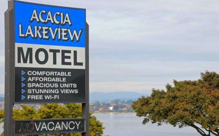 Acacia Lake View Motel