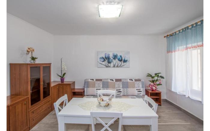 Comfortable apartment in Umag with parking space