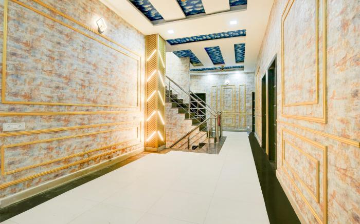 Collection O Ishwar Nagar Near Golden Temple Formerly Chahal Residency