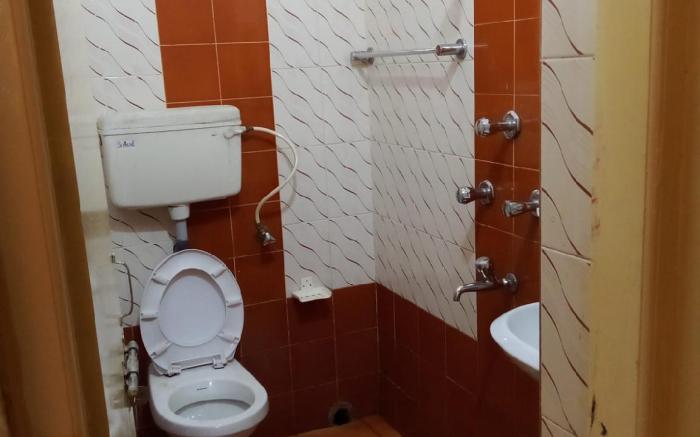 DhamStay Hotel Madison Homestay Near Tech Mahindra