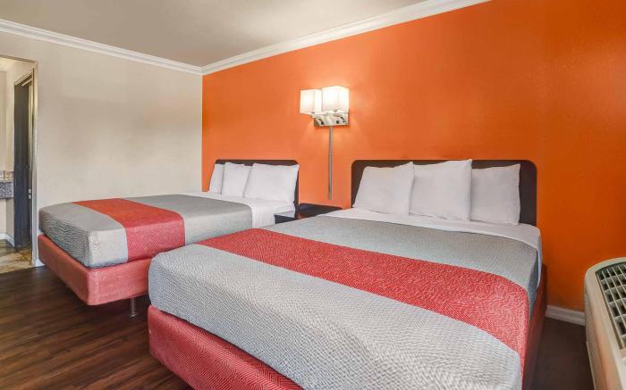 Motel 6 Fresno, CA - Belmont Ave