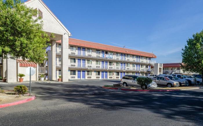 Studio 6  Fresno, CA - Extended Stay