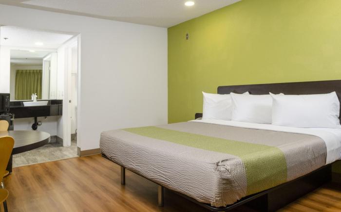 Studio 6  Fresno, CA - Extended Stay