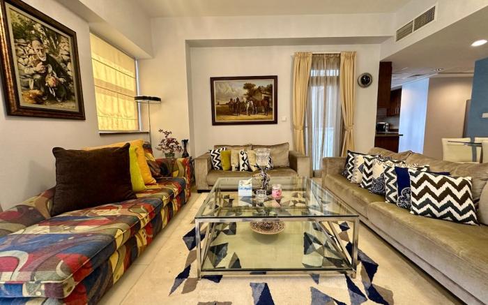 Stylish 1BR in Executive Tower