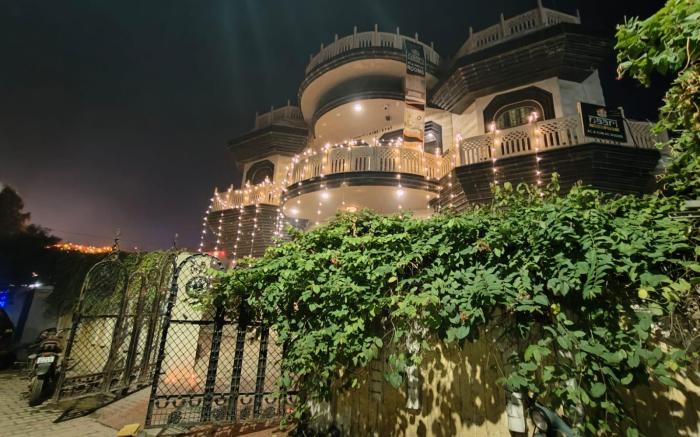 Naari home stay