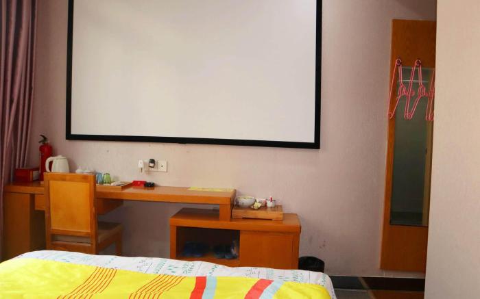Pai Hotel Guangzhou Nantian Road Guangbai Xinyi City Phoenix New Village Metro Station