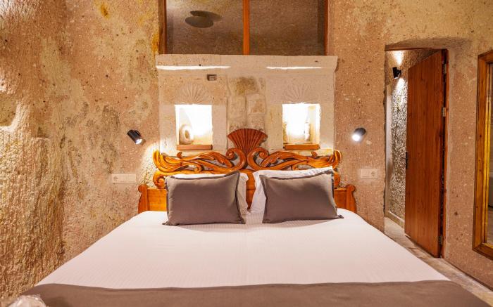 Canyon Cave Hotel