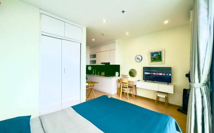 Very Nice View, High Floor, Quiet and Clean Apt