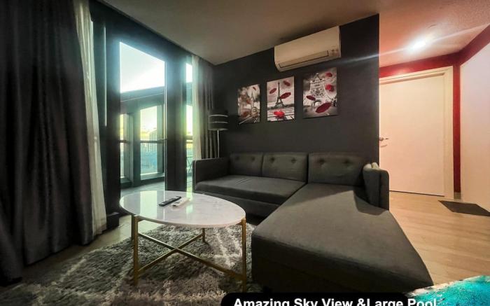 Amazing big 1BR Sky View Century Spire Makati 3907