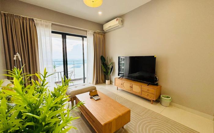 Danga Bay Seaview Laurel Bayfront 