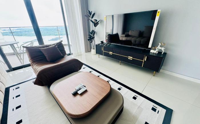 Danga Bay Seaview Laurel Skyline Stay