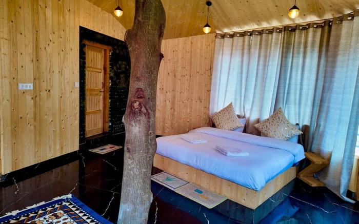 Riverfront Treehouse  Cottage Jibhi