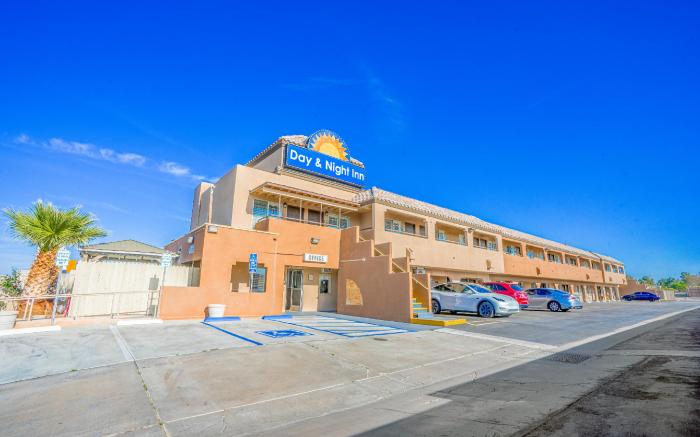 Day & Night Inn 