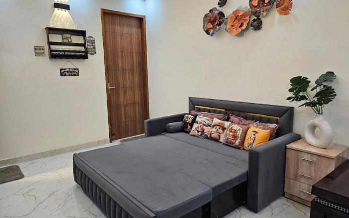 1 BHK Apartment in Dehradun with mountain view