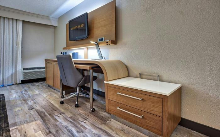 Courtyard by Marriott Hampton Coliseum Central