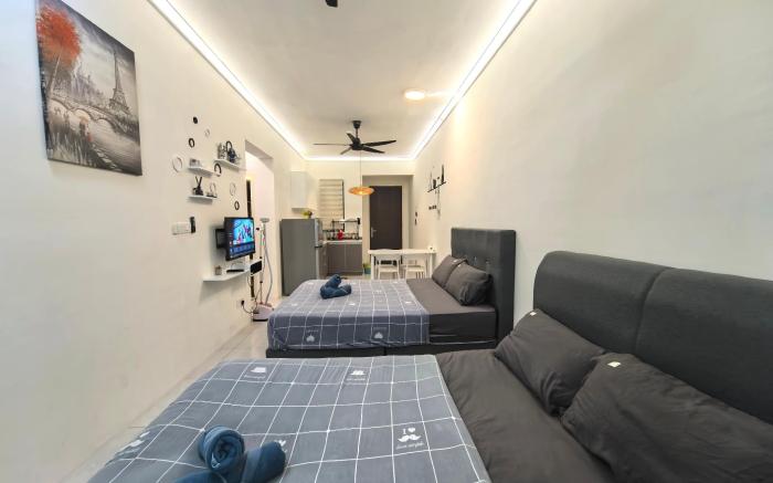 Summer Cozy Studio Room