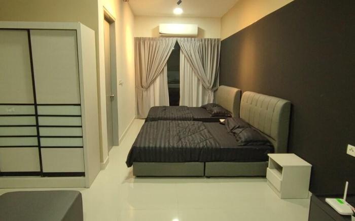 KLIA Transit Studio | 2 Queen Beds, Pool & WiFi