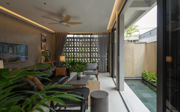Holiday 4-bedroom Coastal Gem: 300sqm Villa