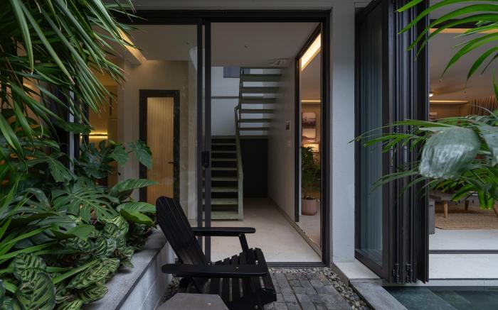 Holiday 4-bedroom Coastal Gem: 300sqm Villa
