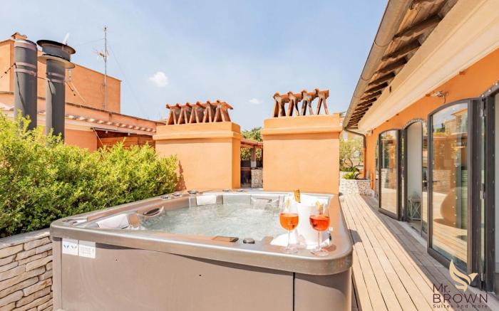 MrBrown Luxury Attic with Pool