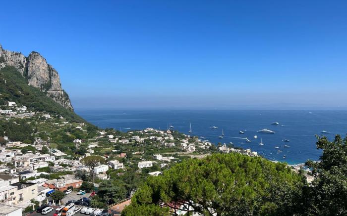 Heartbreaking sea view house in Capri - Italy