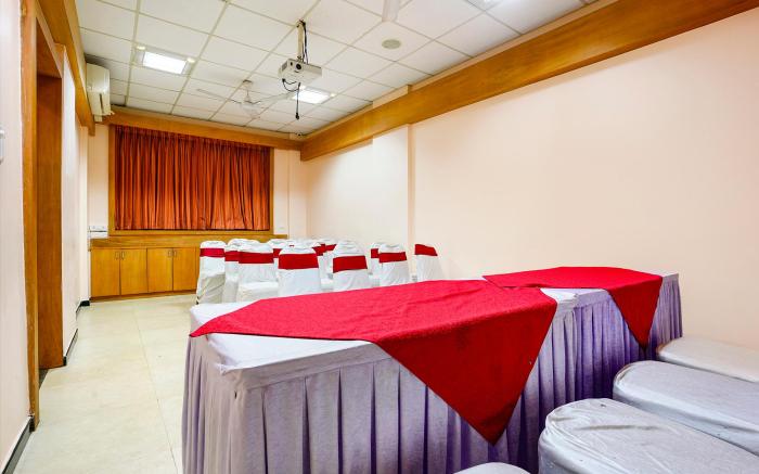 FabHotel Manoshanti, Nr Big Daddy Casino
