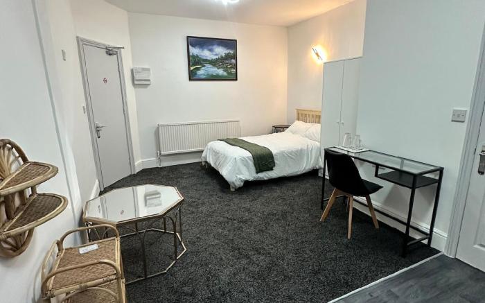 Room 9 NG3 2AZ