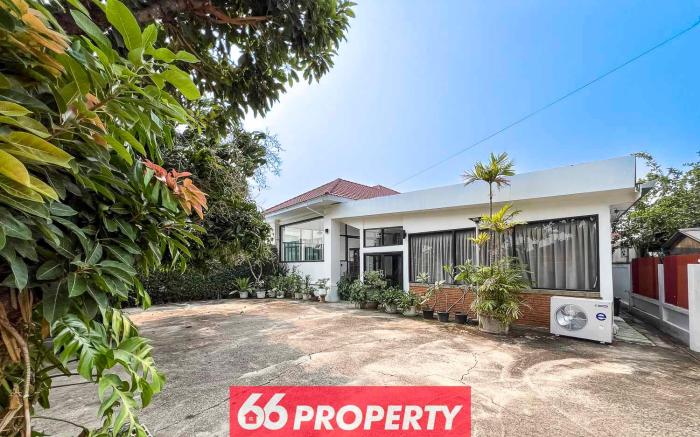 Karaoke Room Villa, Event Space, Drinks Available