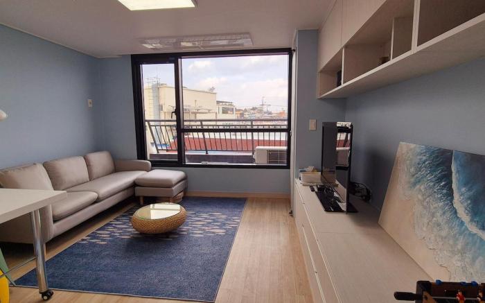 Colorful & Convenient Stay