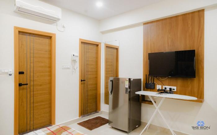 Blissful Studio Kitchen w/ Balcony