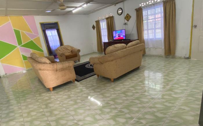 Homestay Busu, Air Panas Gadek( Muslim Only)