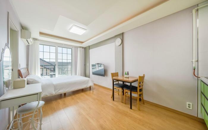 Gangneung Windmill Pension (Pet friendly)