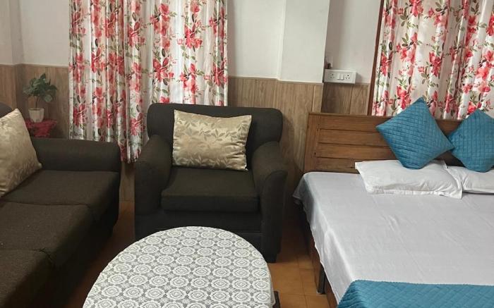 Amazing Homestay Near Nemcare Hospital 
