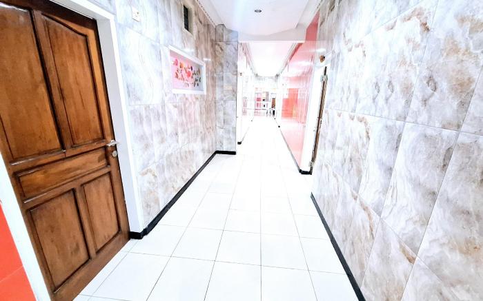 Urbanview Hotel Mawar Sharon near Alun Alun Batu