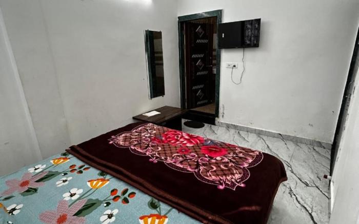 Goroomgo Shri Prabhu Dham Vrindavan