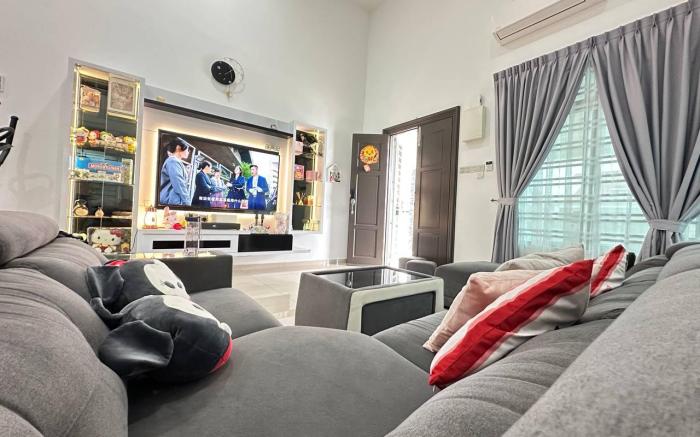 Good 8 people /near to cheng bunglow house melaka