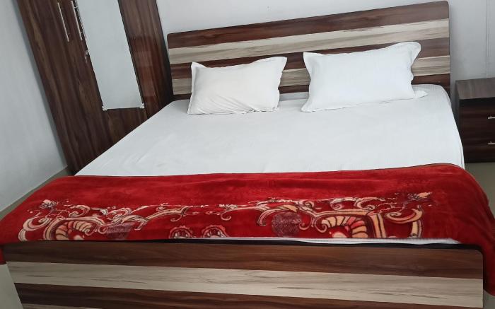 Viraj Cottage ( Near Ram Mandir )