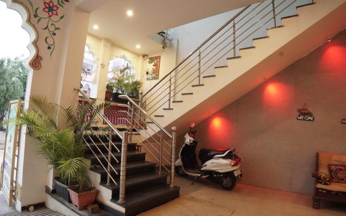 Hotel Golden Bird