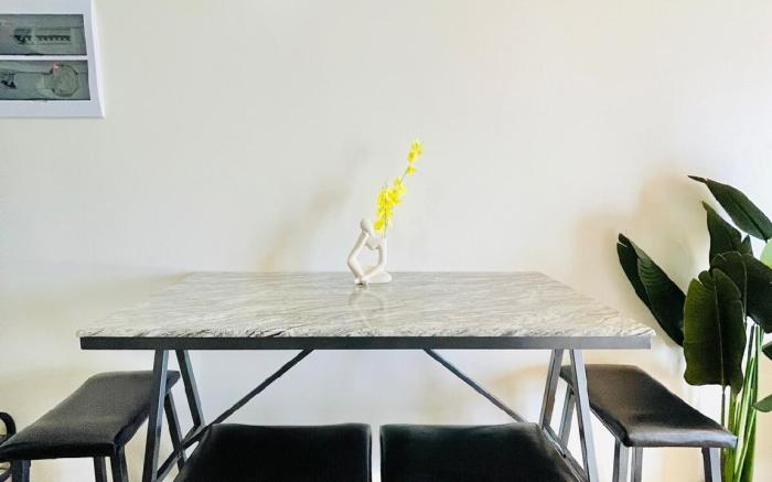 * *29 Chic Studio Escape