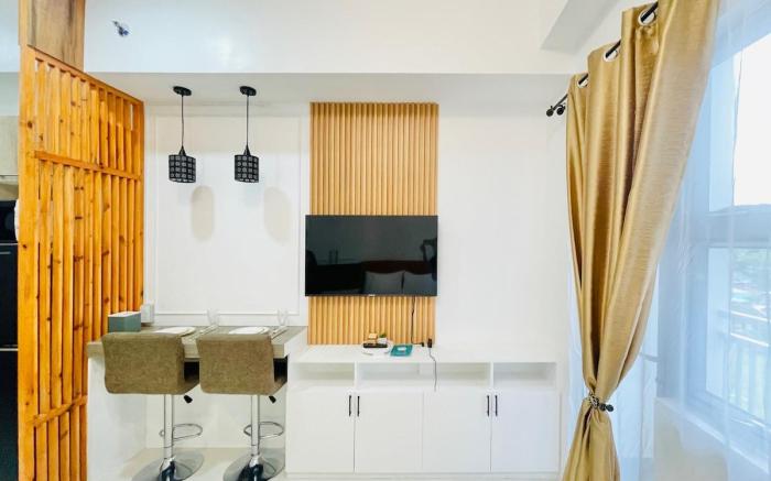 * * WV 18 Serene & Minimalist Urban Studio