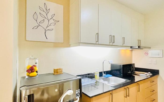 * *25 Central Luxury Studio
