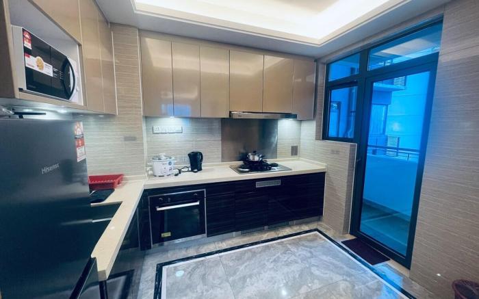 R&F City View @ 3 Bedroom Getaway 6-14pax Smart TV