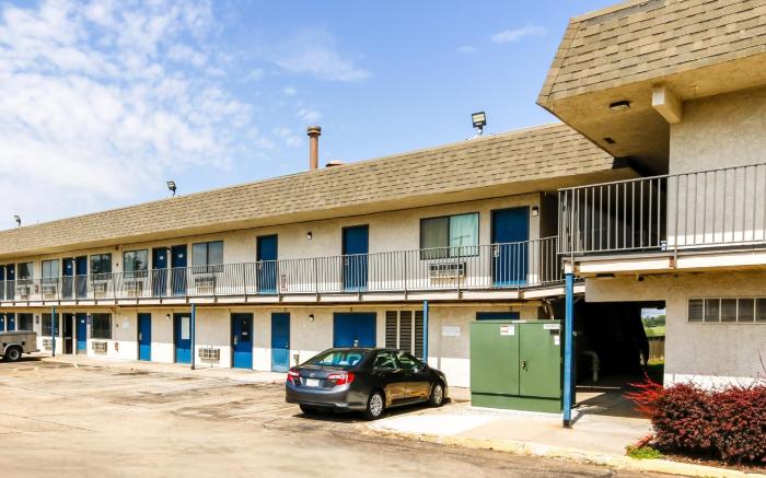 Home 6 by Townhouse Topeka KS I 70