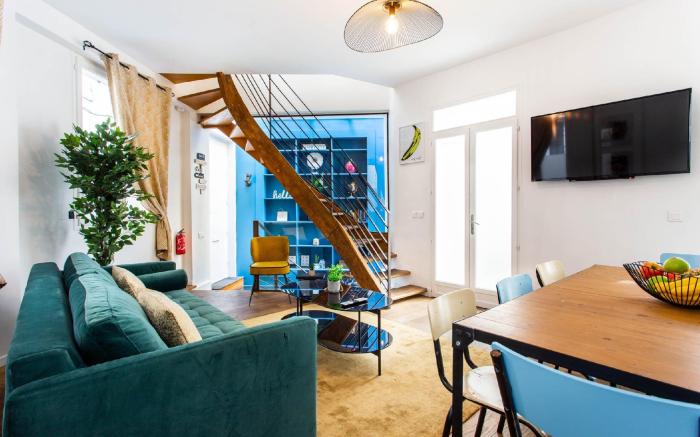 Bright Triplex - 4BR/10P - Moulin Rouge