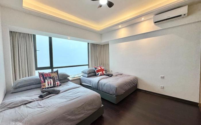R&F Seaview Grand Living @ 4BR Level32 | 12-16 Pax