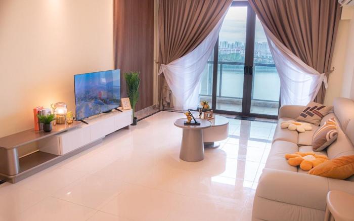 R&F 4BR Super Seaview Suite | Brown-Themed Level32