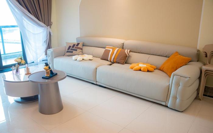 R&F 4BR Super Seaview Suite | Brown-Themed Level32